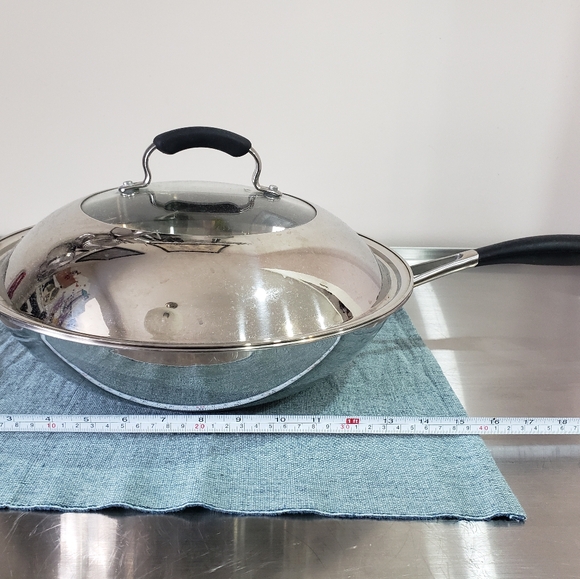Stainless steel wok with silicone handles - Picture 3 of 8